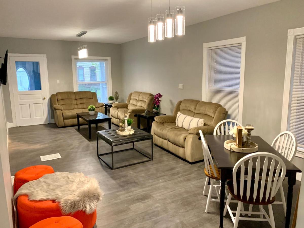 The Roulette Duplex: Niagara Falls Retreat with Private Yard & Parking Exterior photo