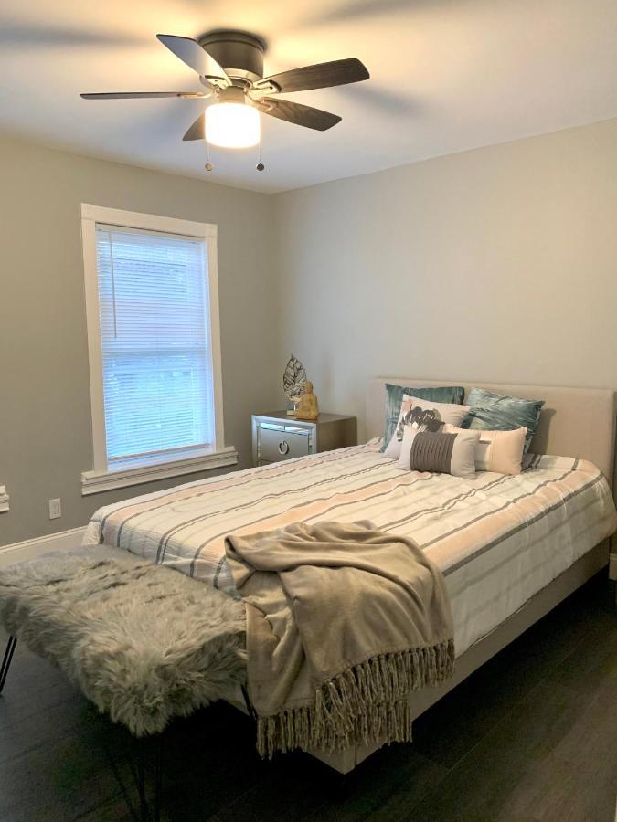 The Roulette Duplex: Niagara Falls Retreat with Private Yard & Parking Exterior photo
